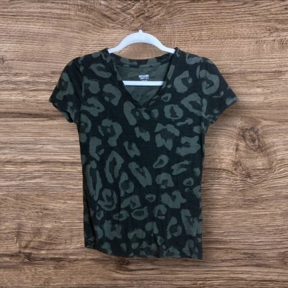 Mossimo green V-neck animal print camouflage T-shirt. Small.